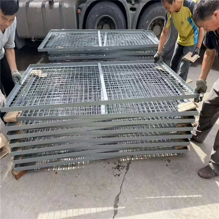 方孔車(chē)間隔離網(wǎng)柵欄圖片2